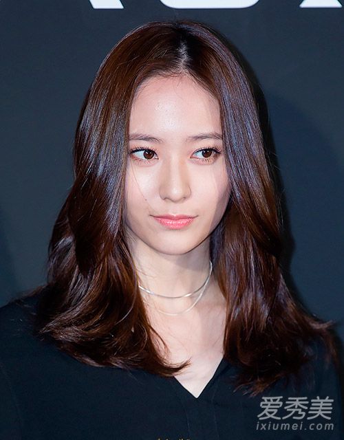 太阳成集团tyc7111cc_穿着热刺的睡衣?英媒急公好义帮穆帅先PS为敬(图2) 太阳成集团tyc7111cc