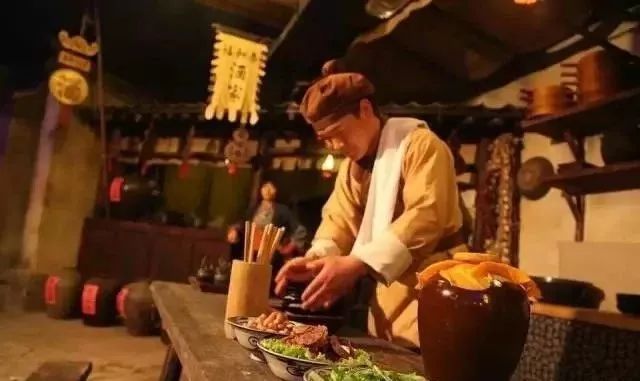 太阳成集团tyc7111cc_穿着热刺的睡衣?英媒急公好义帮穆帅先PS为敬(图1) 太阳成集团tyc7111cc